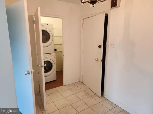 Baltimore, MD 21215,7121 PARK HEIGHTS AVE #206