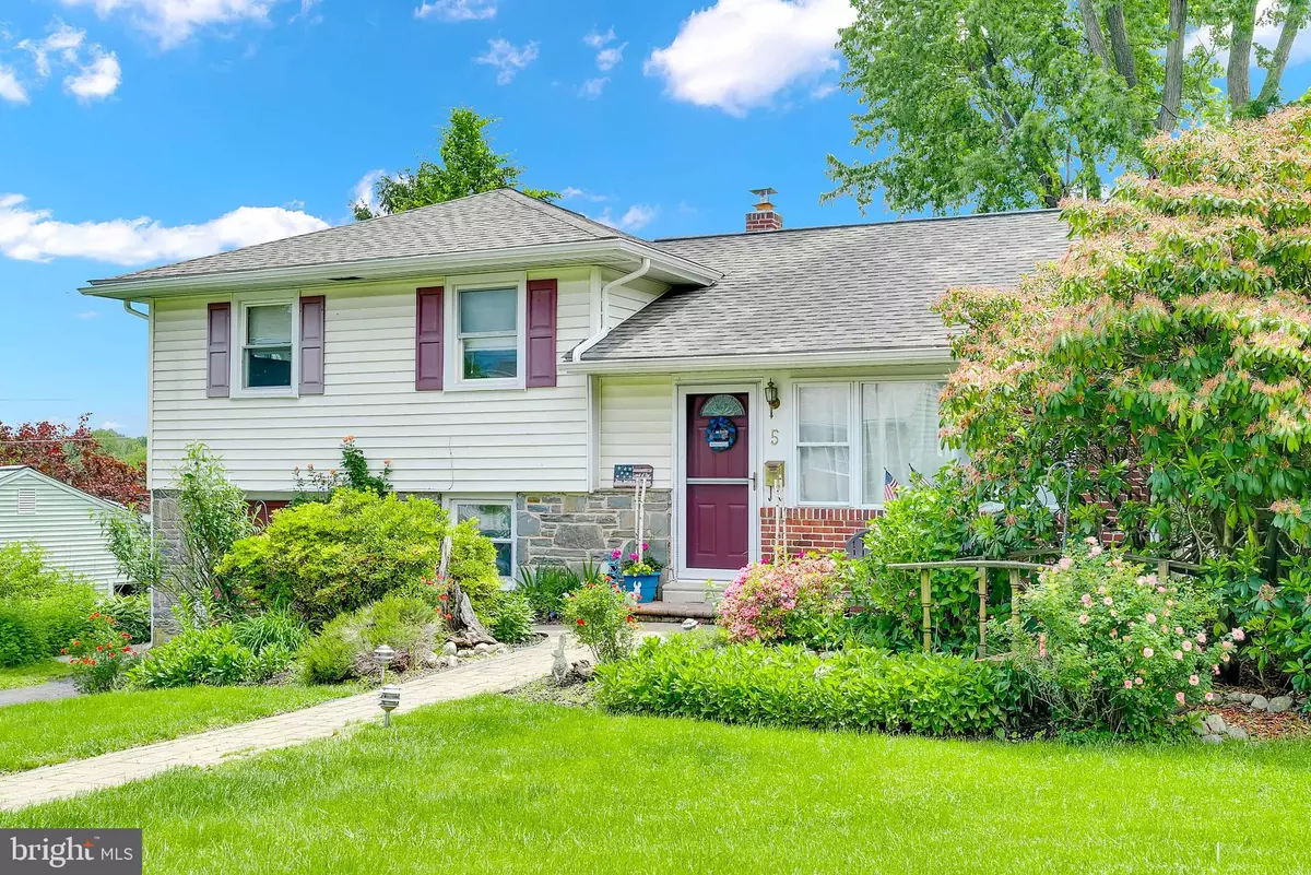 Broomall, PA 19008,5 DORSET DR