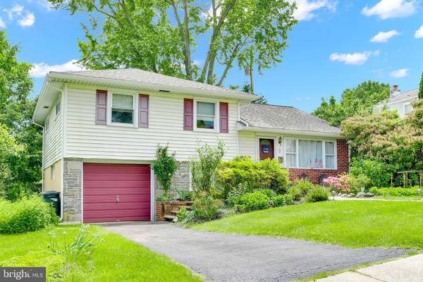 Broomall, PA 19008,5 DORSET DR