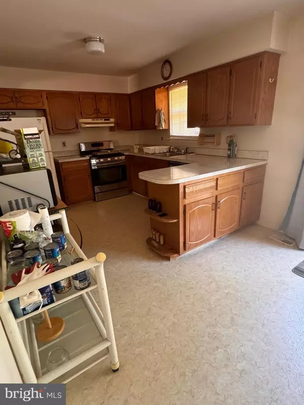 Hamilton, NJ 08690,33 DUNMOOR CT S