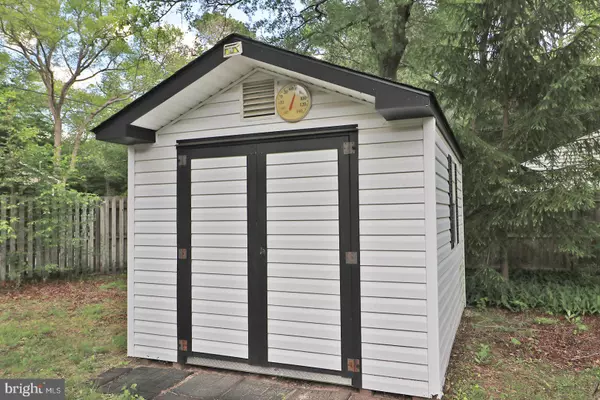 Lanoka Harbor, NJ 08734,827 ROGERS ST