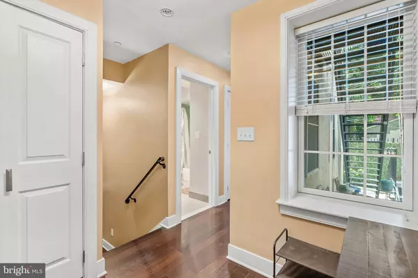 Philadelphia, PA 19102,1522-24 RACE ST #1