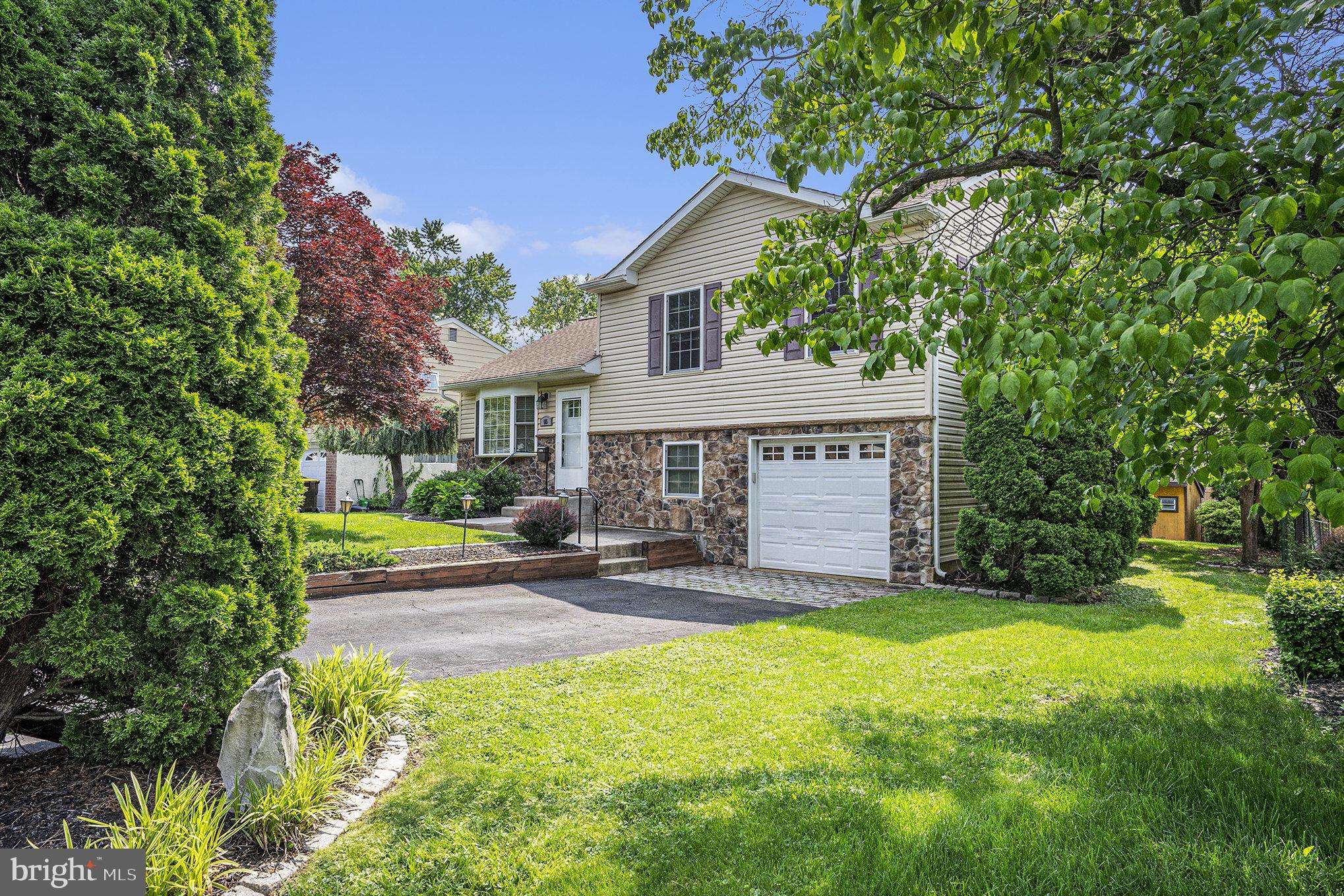 Lansdale, PA 19446,515 SQUIRREL LN