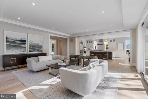 Arlington, VA 22207,4102 18TH RD N