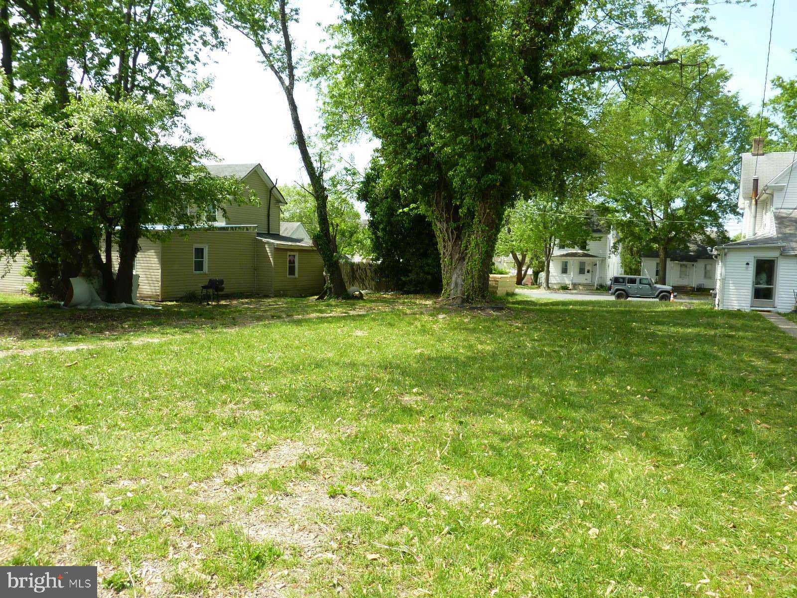 Dover, DE 19904,209 NEW