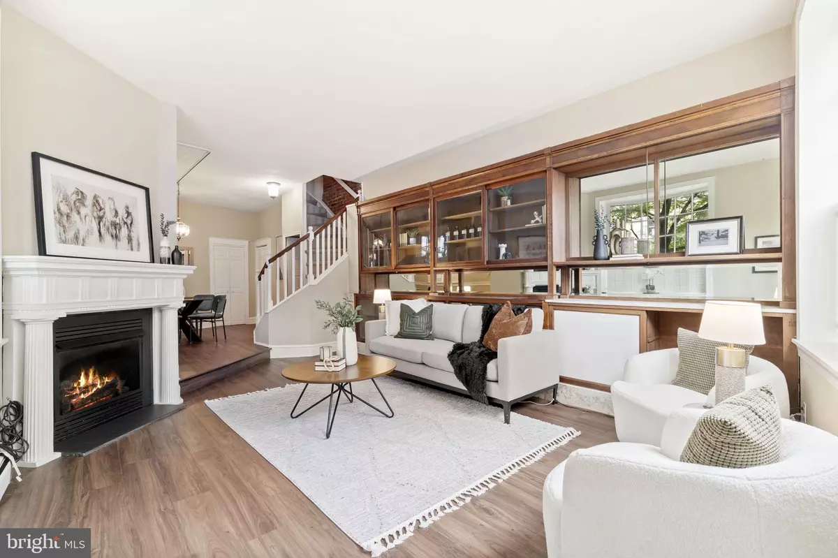 Philadelphia, PA 19147,858 S FRONT ST