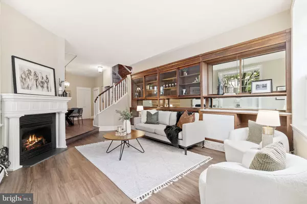 858 S FRONT ST, Philadelphia, PA 19147