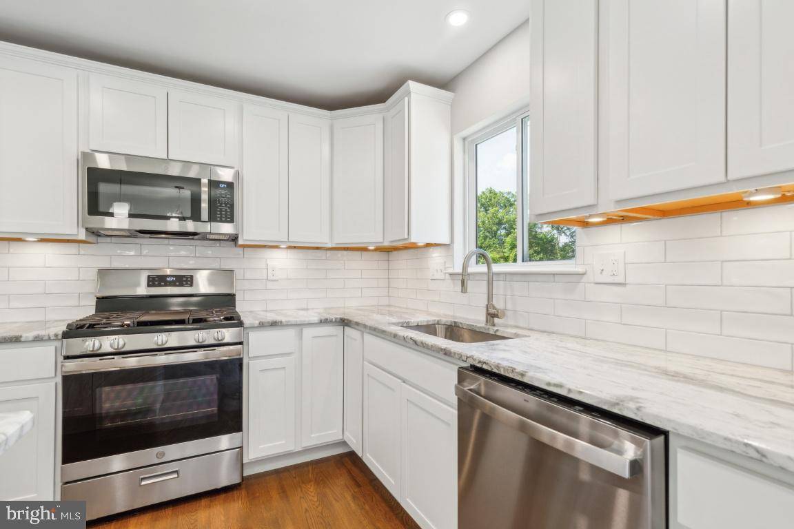 Suitland, MD 20746,3713 DEMING DR