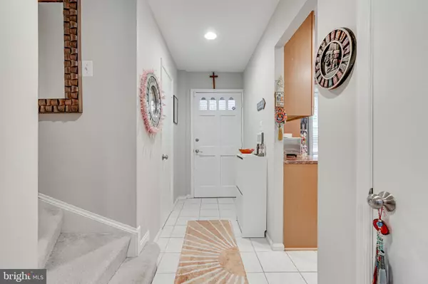 Arlington, VA 22207,2115 N LINCOLN ST