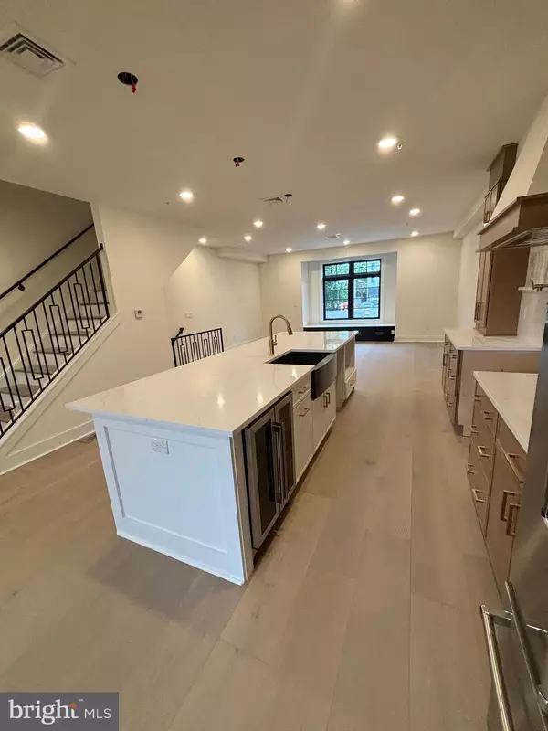 Philadelphia, PA 19128,7519 R RIDGE AVENUE 301 #302