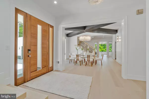 Mclean, VA 22101,1434 WAGGAMAN CIR