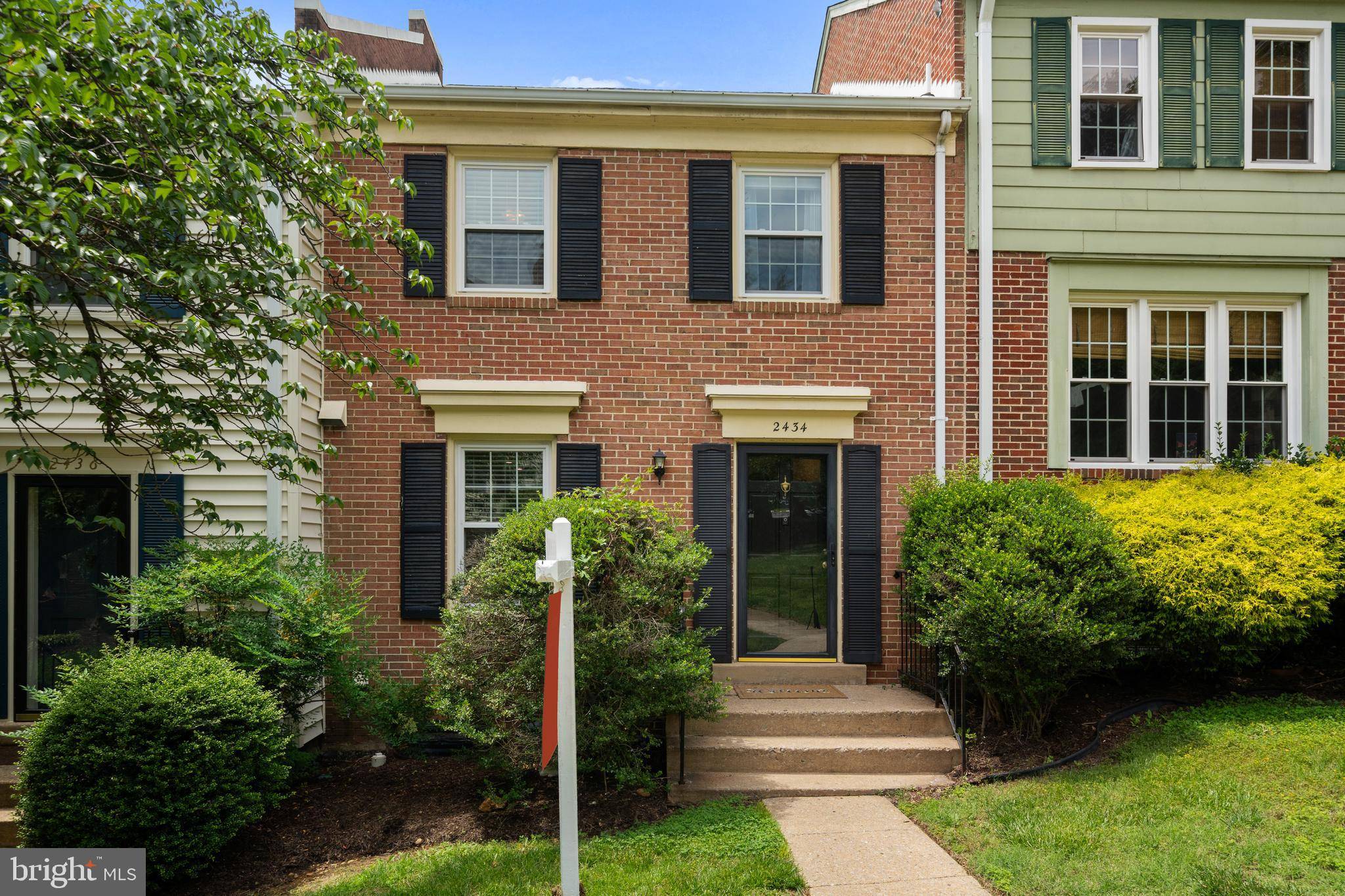 2434 WINDBREAK DR, Alexandria, VA 22306