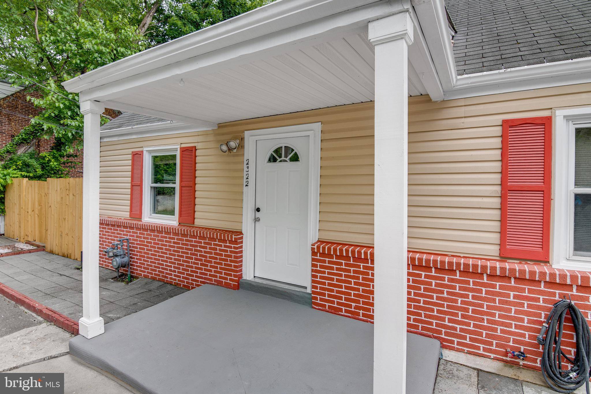 Alexandria, VA 22303,2322 FORT DR