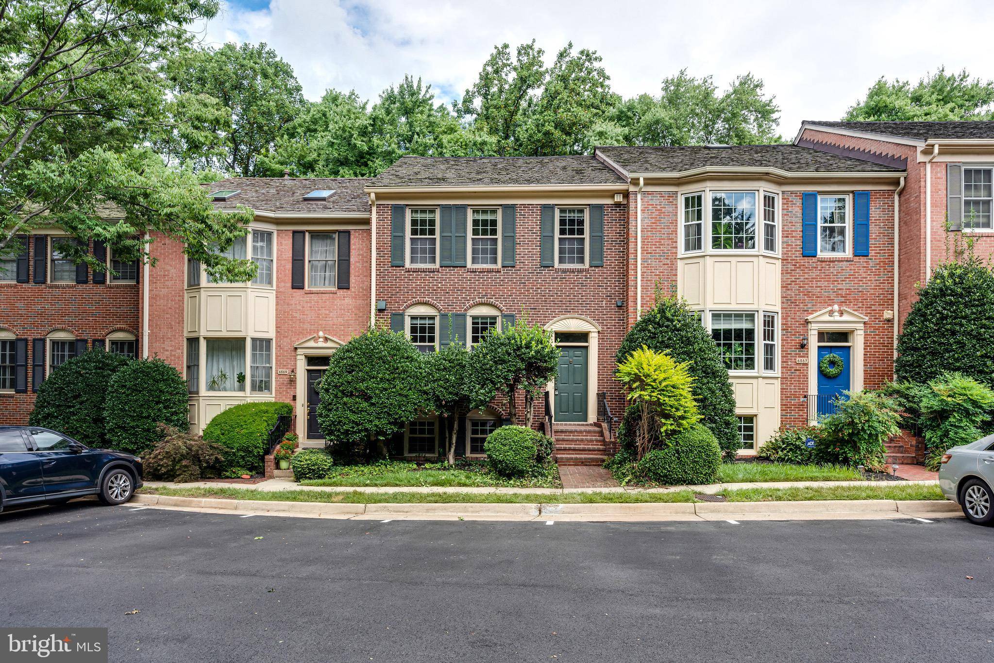 Falls Church, VA 22043,6867 WILLIAMSBURG POND CT