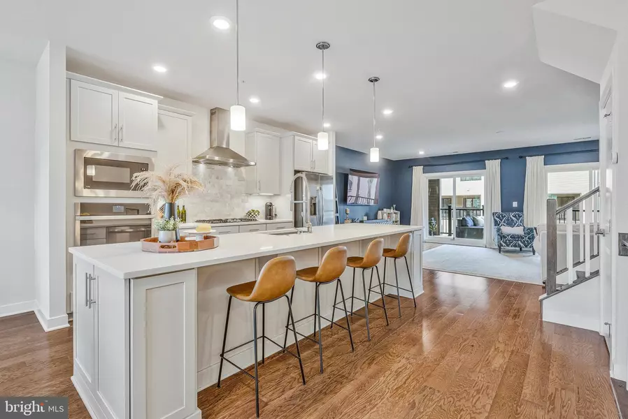 13240 LAKE WOODLAND WAY #5F, Herndon, VA 20171