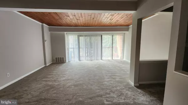 Alexandria, VA 22314,53 SKYHILL RD #301