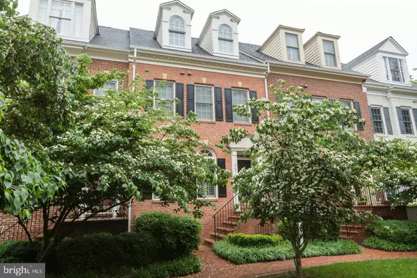 8857 ASHGROVE HOUSE LN, Vienna, VA 22182