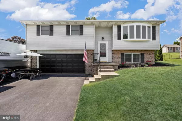244 LENA DR, York, PA 17408