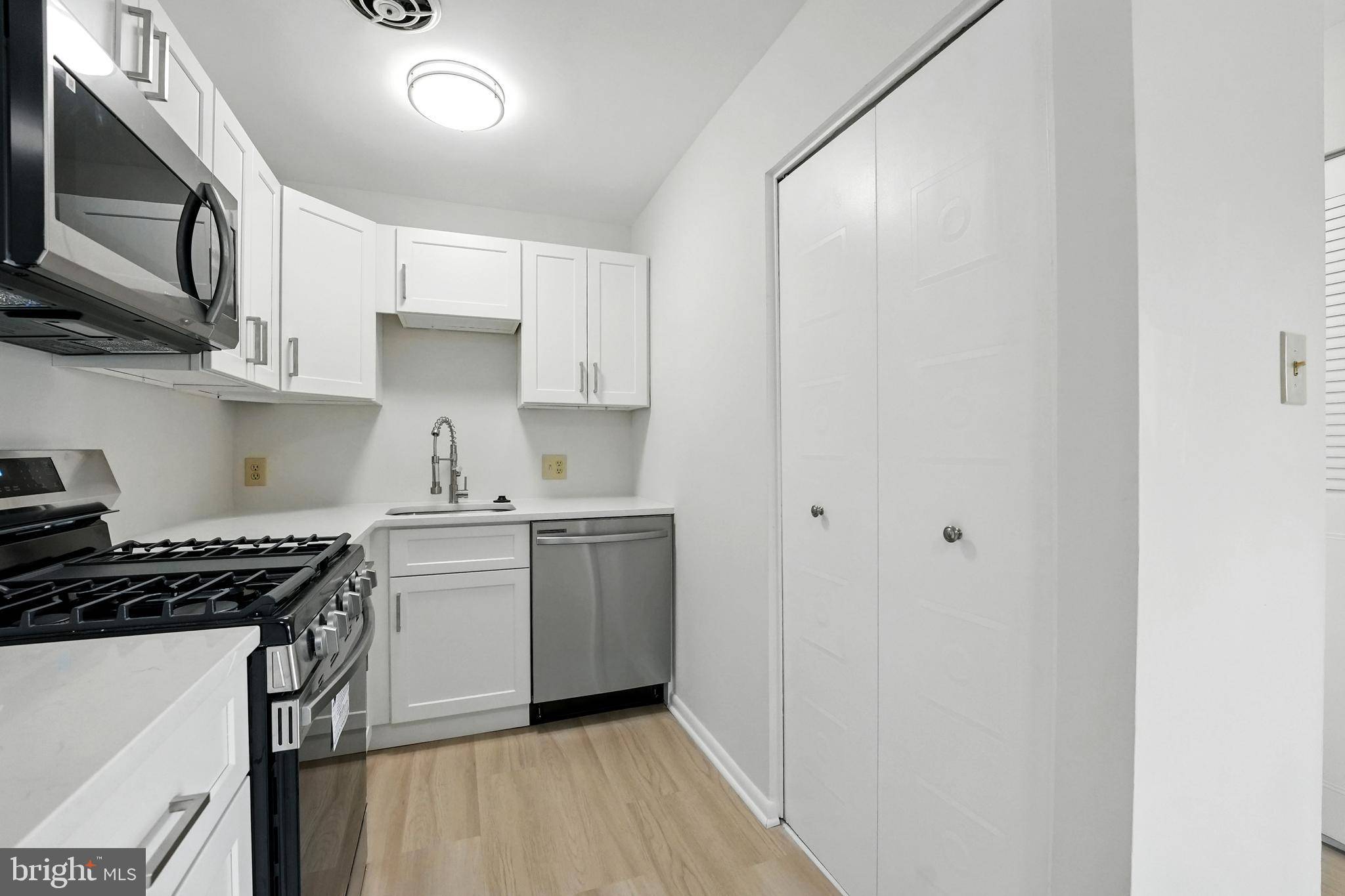 Vienna, VA 22180,218 LOCUST ST SE #151