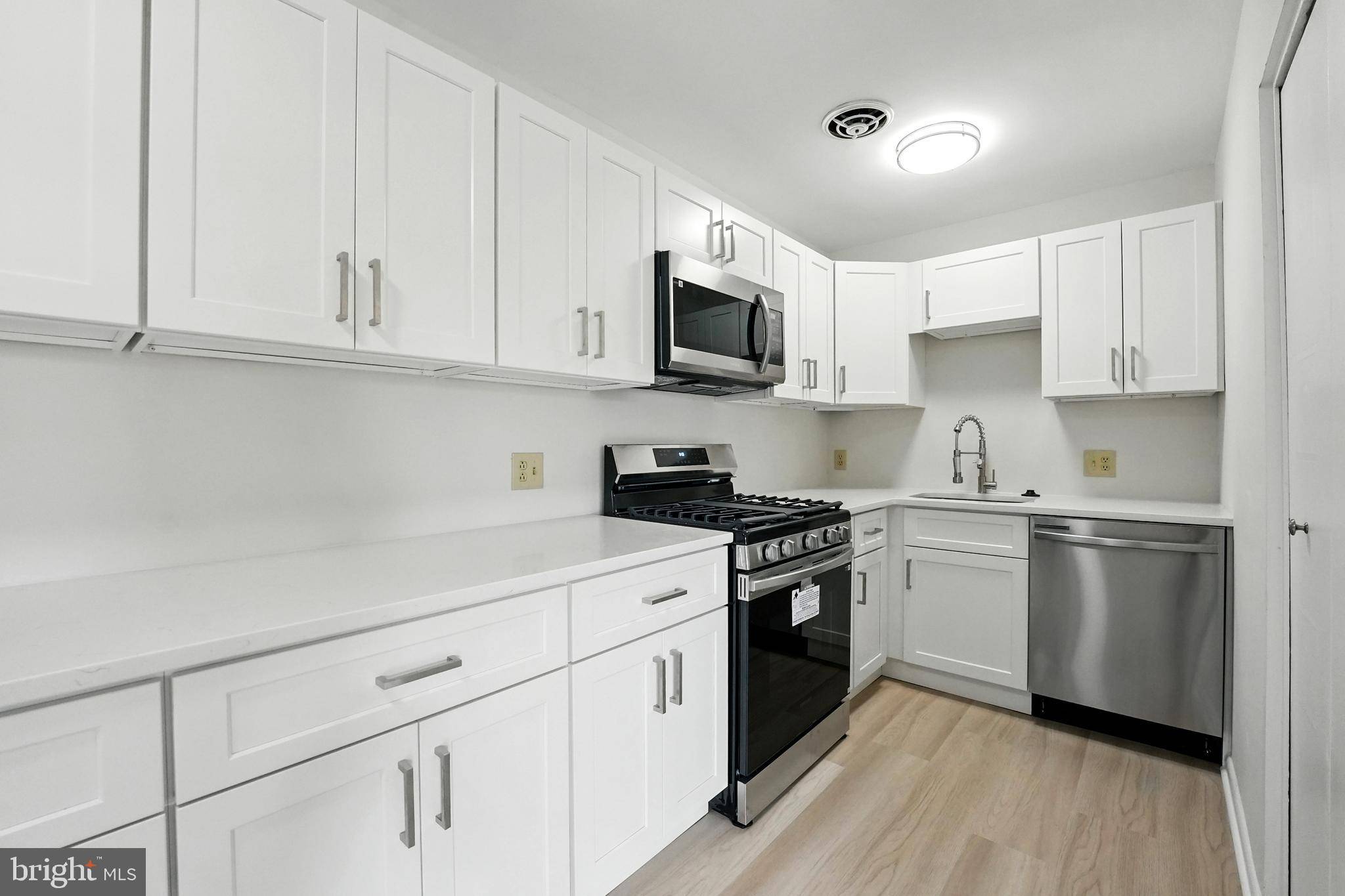 Vienna, VA 22180,218 LOCUST ST SE #151