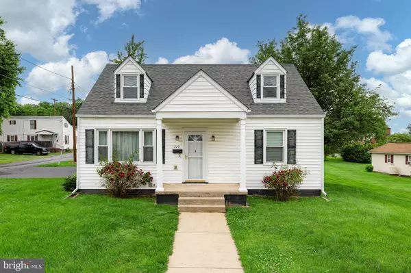220 MECHANIC ST, Luray, VA 22835