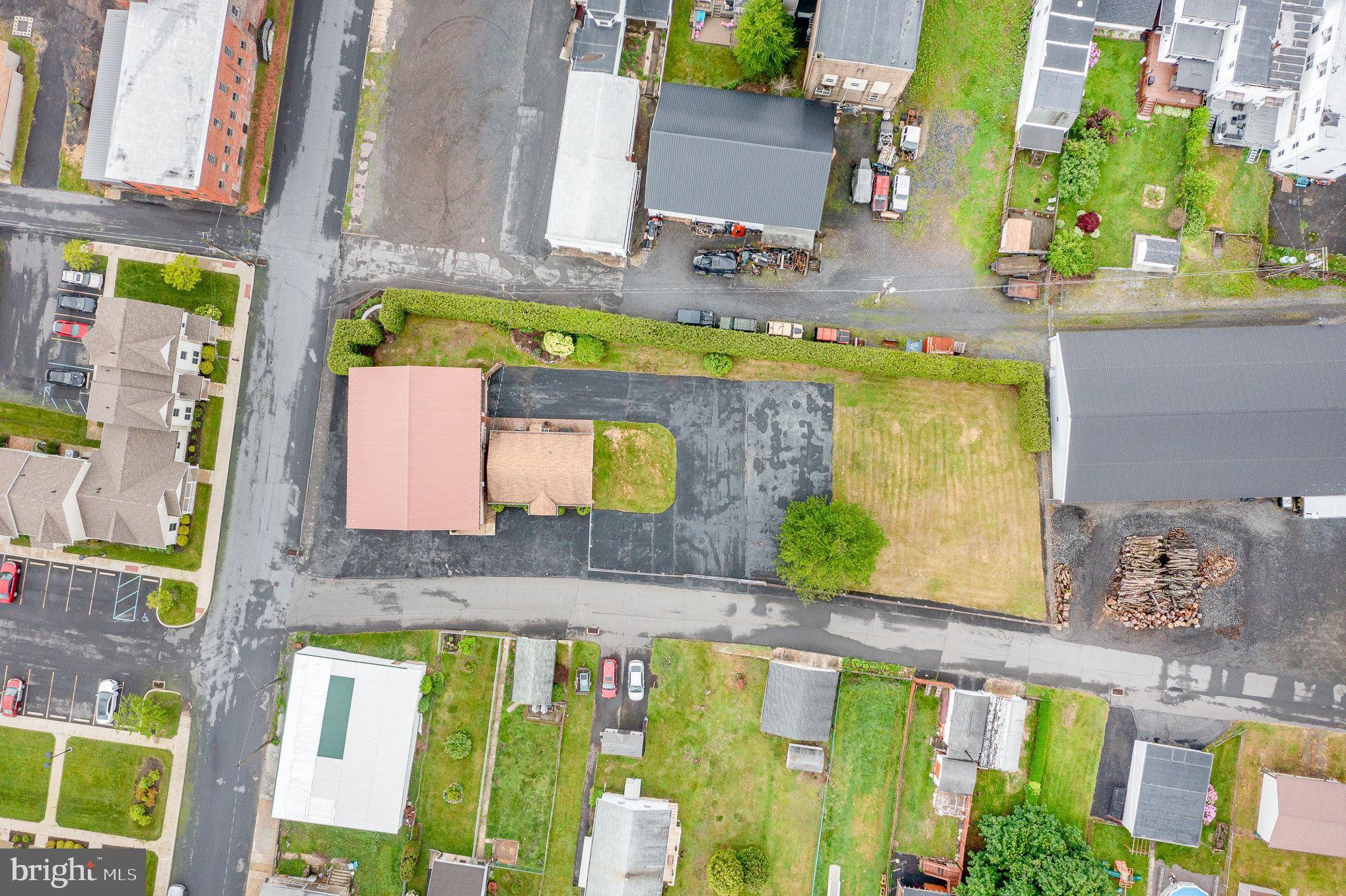 Frackville, PA 17931,10 N CHERRY ST