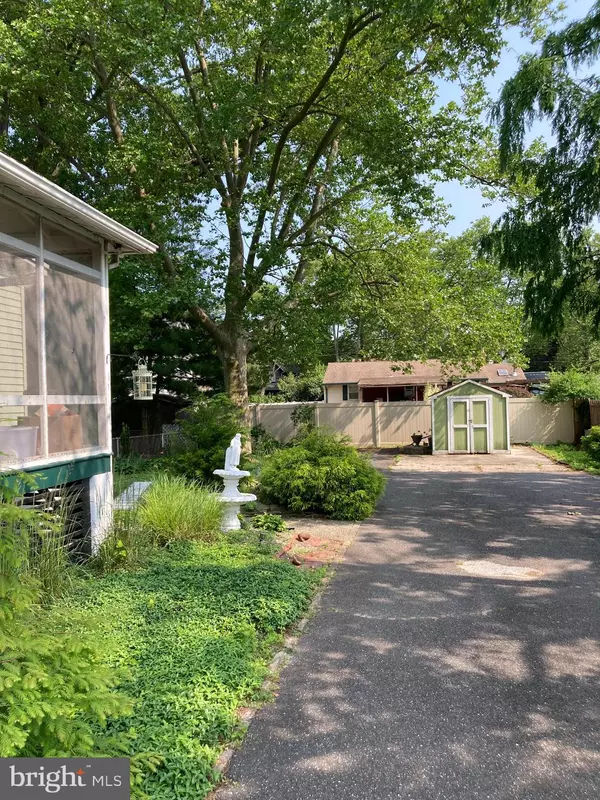 Palmyra, NJ 08065,12 E CHARLES ST