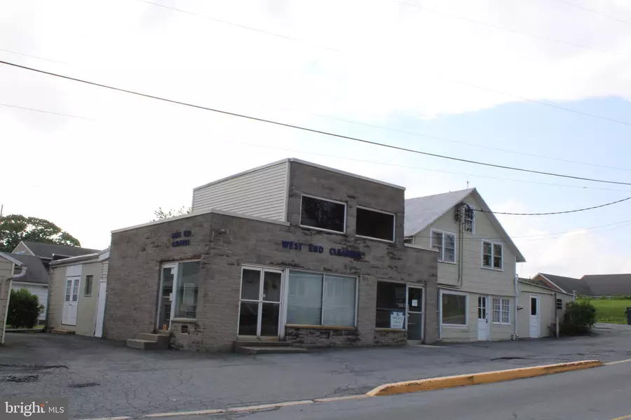 601 W MAIN ST, New Holland, PA 17557
