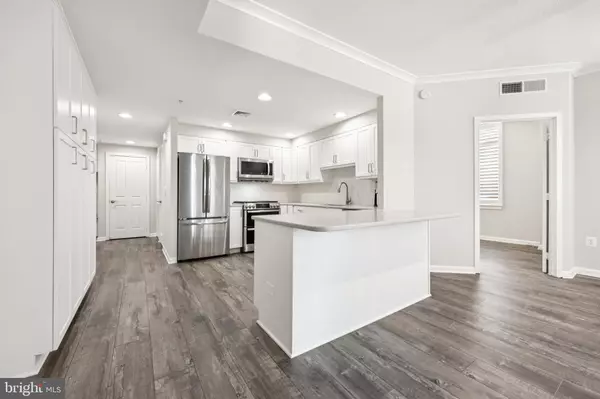 Fairfax, VA 22033,4480 MARKET COMMONS DR #416