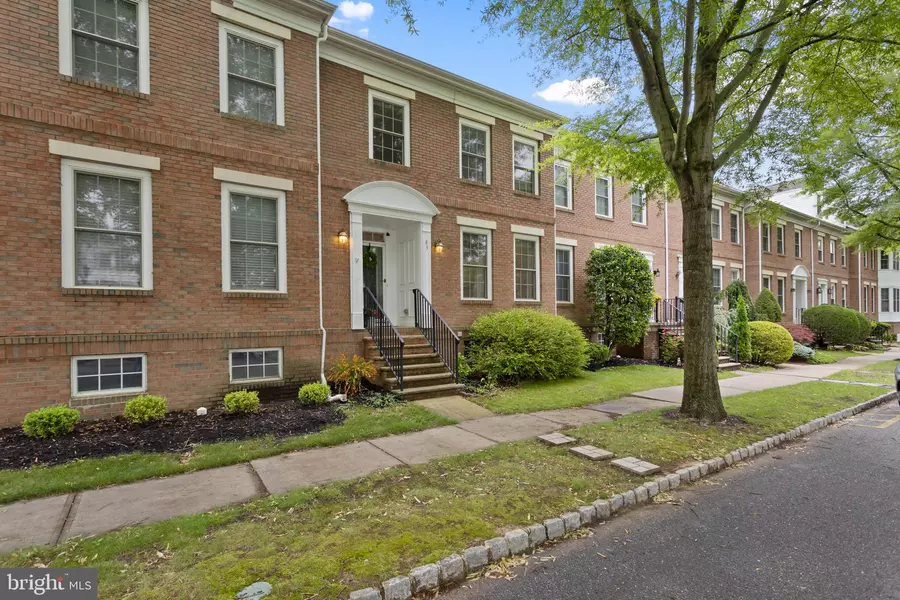 83 MALSBURY ST, Robbinsville, NJ 08691