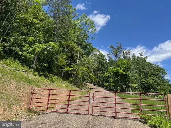 28 BLUFFS ROAD, Springfield, WV 26763