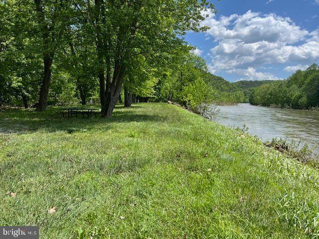 28 BLUFFS ROAD, Springfield, WV 26763