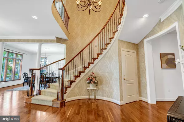 Chantilly, VA 20151,13796 NECKLACE CT