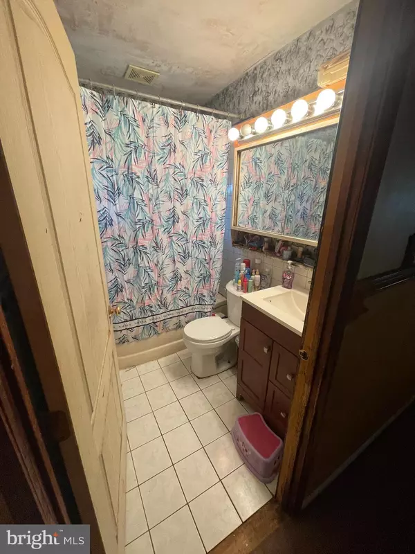 Levittown, PA 19055,68 DAFFODIL LN