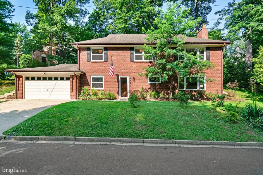 2420 N TAYLOR ST, Arlington, VA 22207