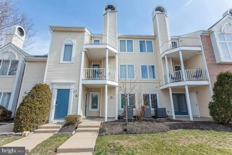 5 MICHELE CT #106, Levittown, PA 19057