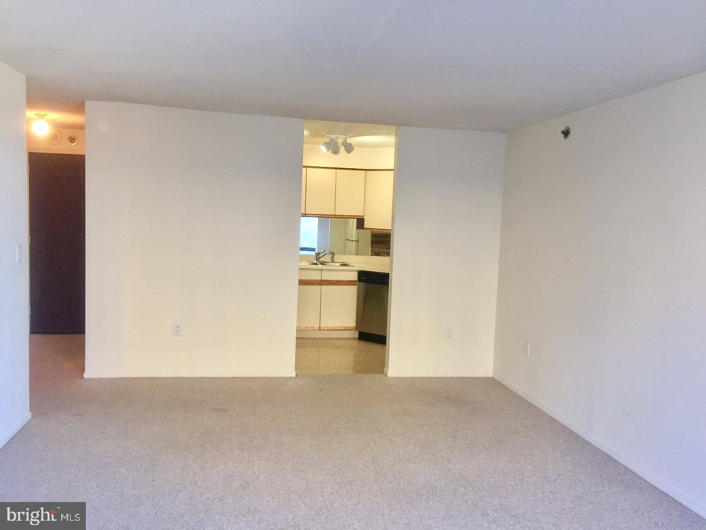 Philadelphia, PA 19103,2020 WALNUT ST #8J