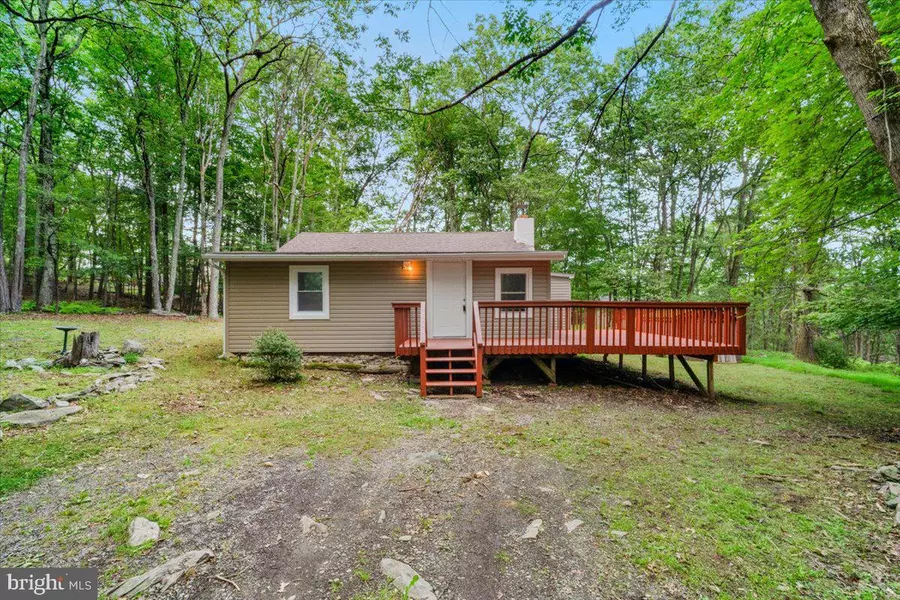 134 HALFMOON LN, East Stroudsburg, PA 18302