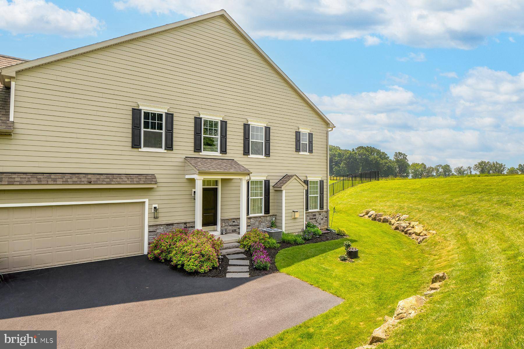 311 IRONSTONE LN, Elverson, PA 19520