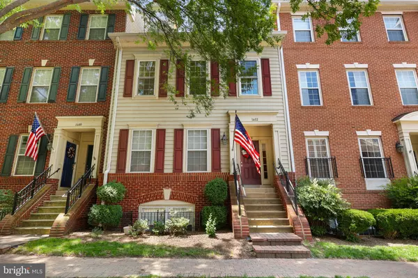 Alexandria, VA 22314,1602-B HUNTING CREEK DR