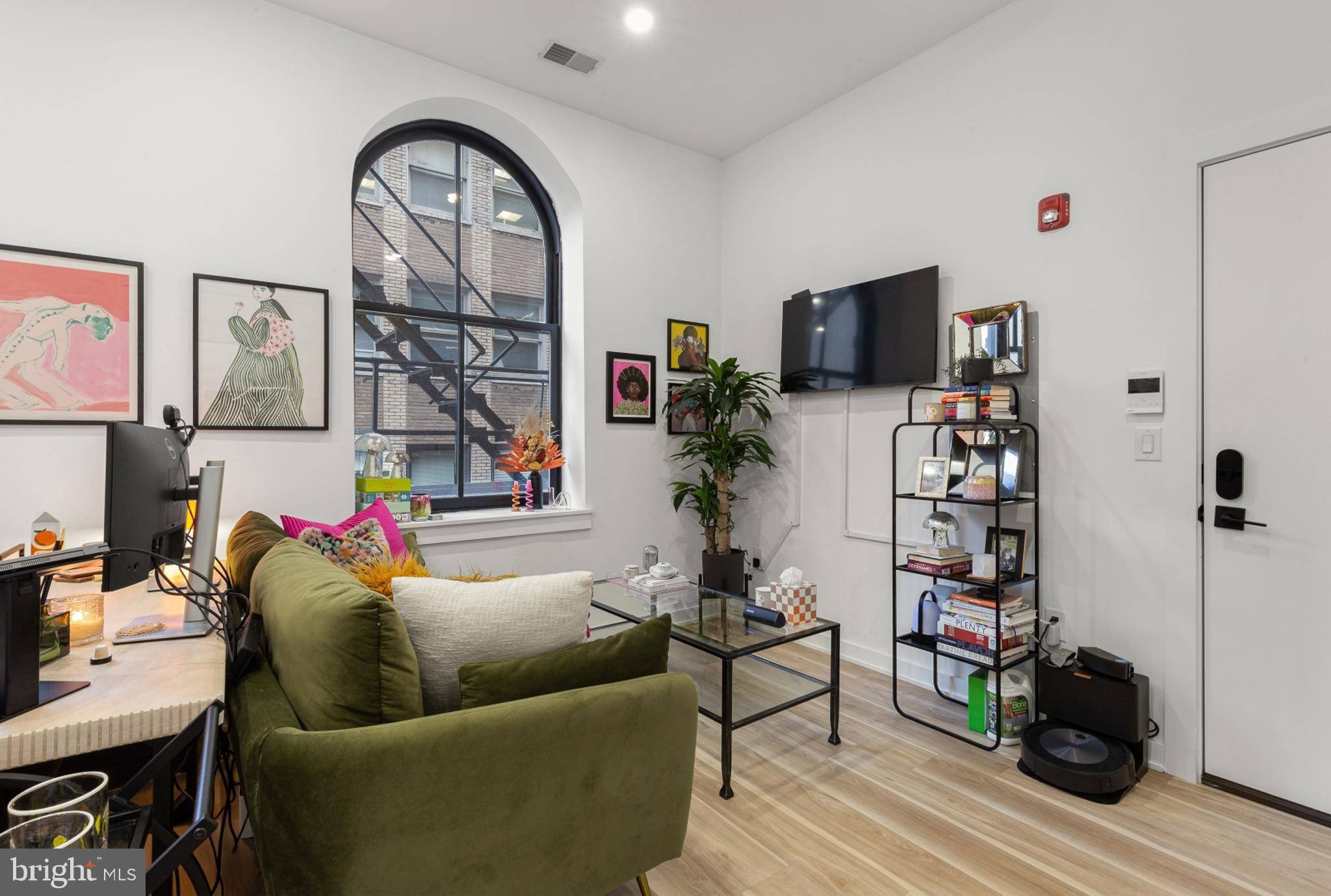 Philadelphia, PA 19102,1415 LOCUST ST #504