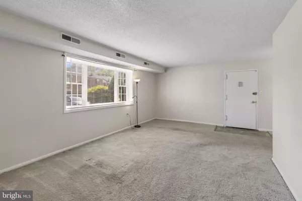 Suitland, MD 20746,3811 SWANN RD #T-3