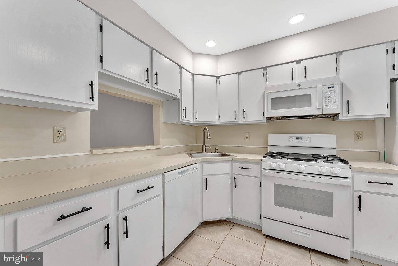 Lawrence Township, NJ 08648,72 SYCAMORE CT
