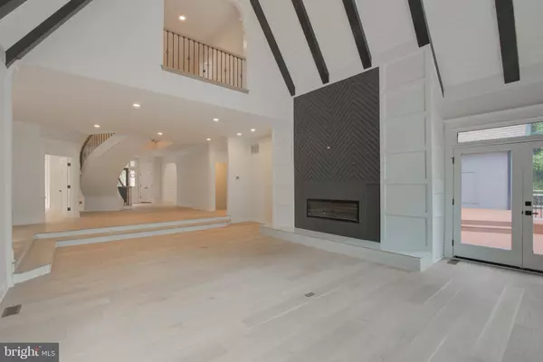 Vienna, VA 22181,10124 WENDOVER DR