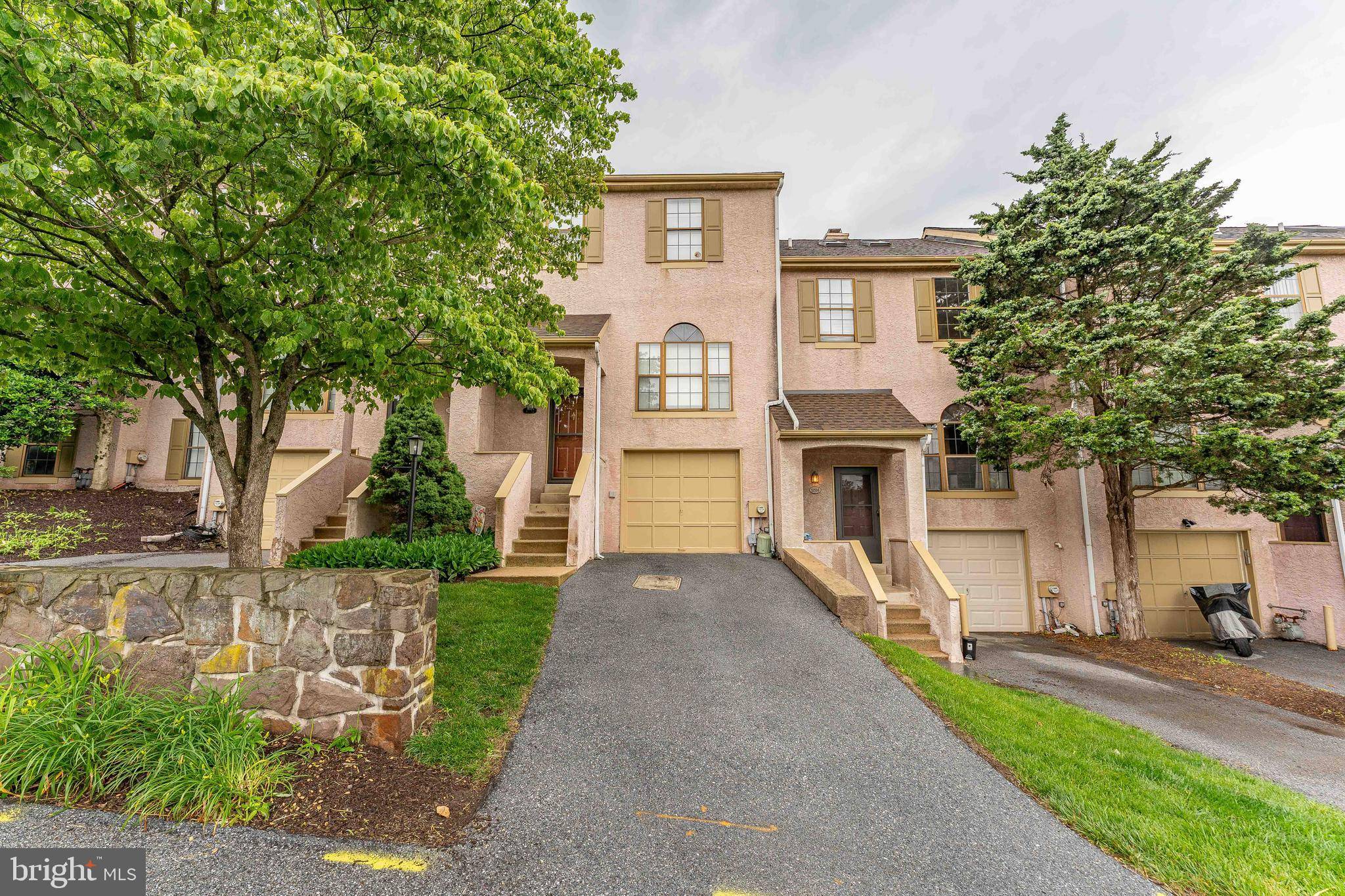 3205 STONEHAM DR, West Chester, PA 19382