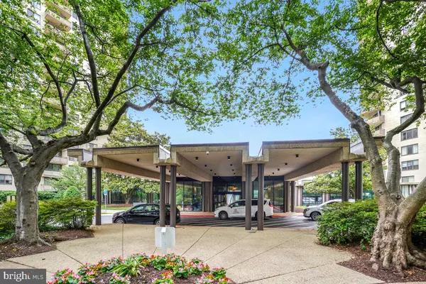 Bethesda, MD 20814,5225 POOKS HILL RD #520N