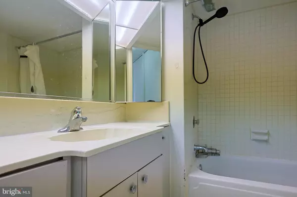Philadelphia, PA 19107,1326-42 SPRUCE ST #1602