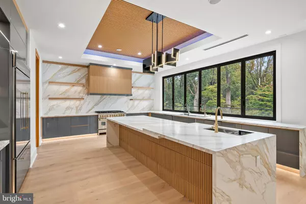 Mclean, VA 22101,1205 CREST LN