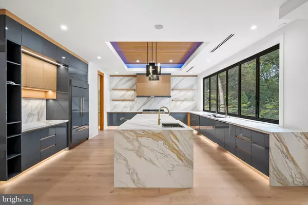 Mclean, VA 22101,1205 CREST LN