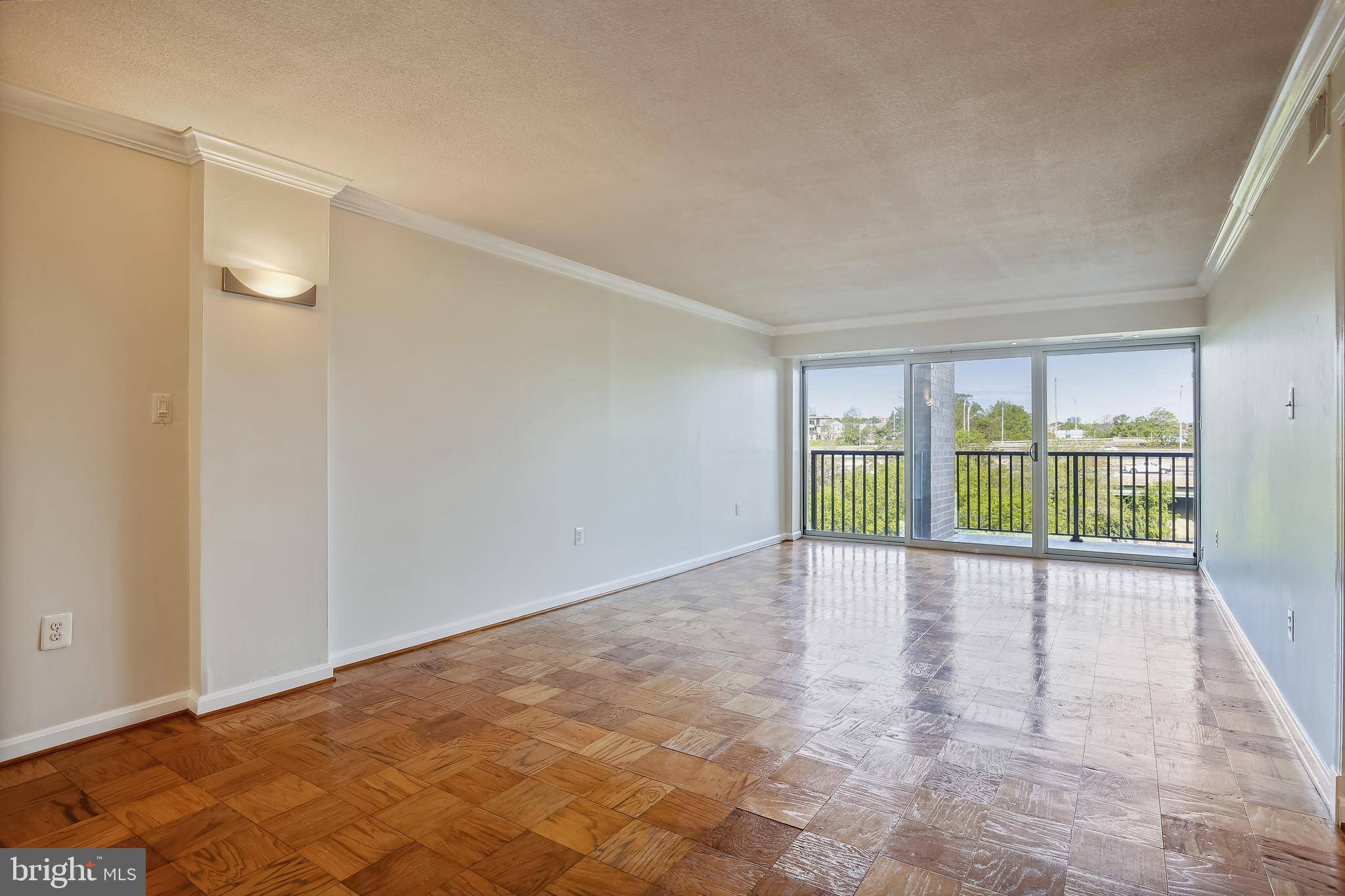 Arlington, VA 22202,1300 ARMY NAVY DR #604